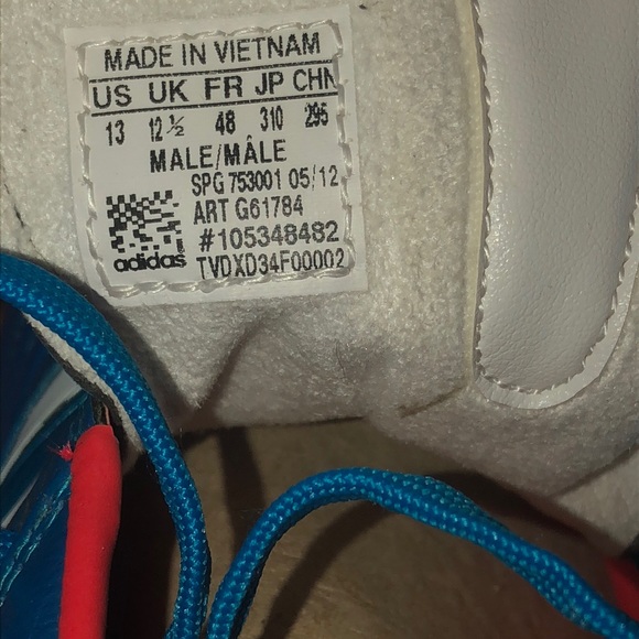 Soccer shoes - Picture 3 of 4